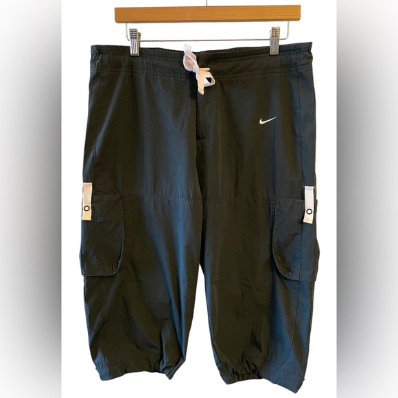 Nike Cargo Shorts Black And Lightest Pink Accents Size Med - Picture 1 of 6